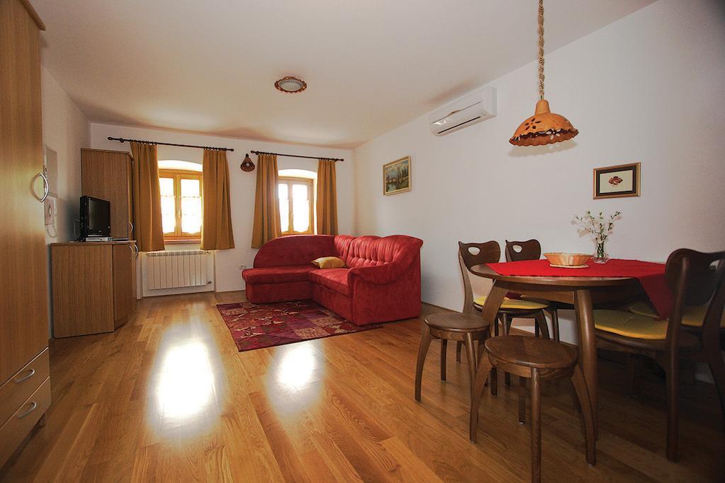Apartments Janks Vremski Britof Kamer foto
