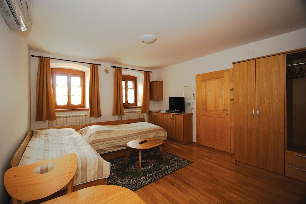 Apartments Janks Vremski Britof Kamer foto
